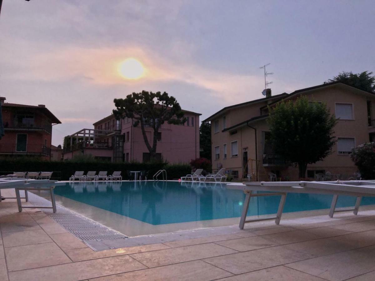 Casa Savoia Desenzano del Garda Exterior foto